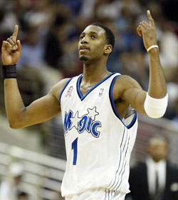 NBA焦点战：湖人客场逆转快船,（NBA焦点之战：湖人客场完成逆转击败快船）