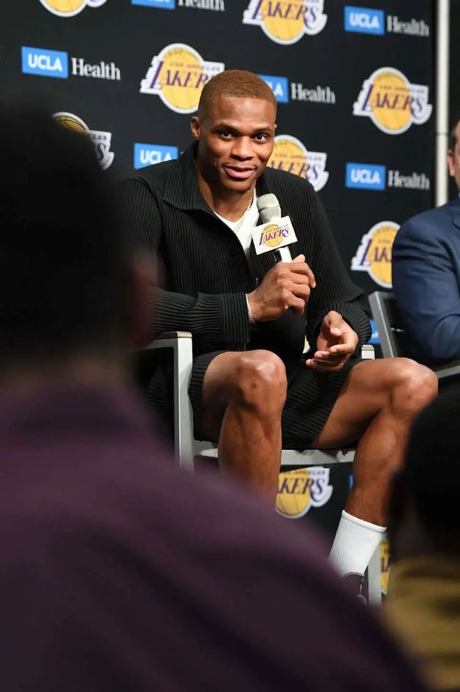 被忽视的人站了出来（被忽视者挺身而出）