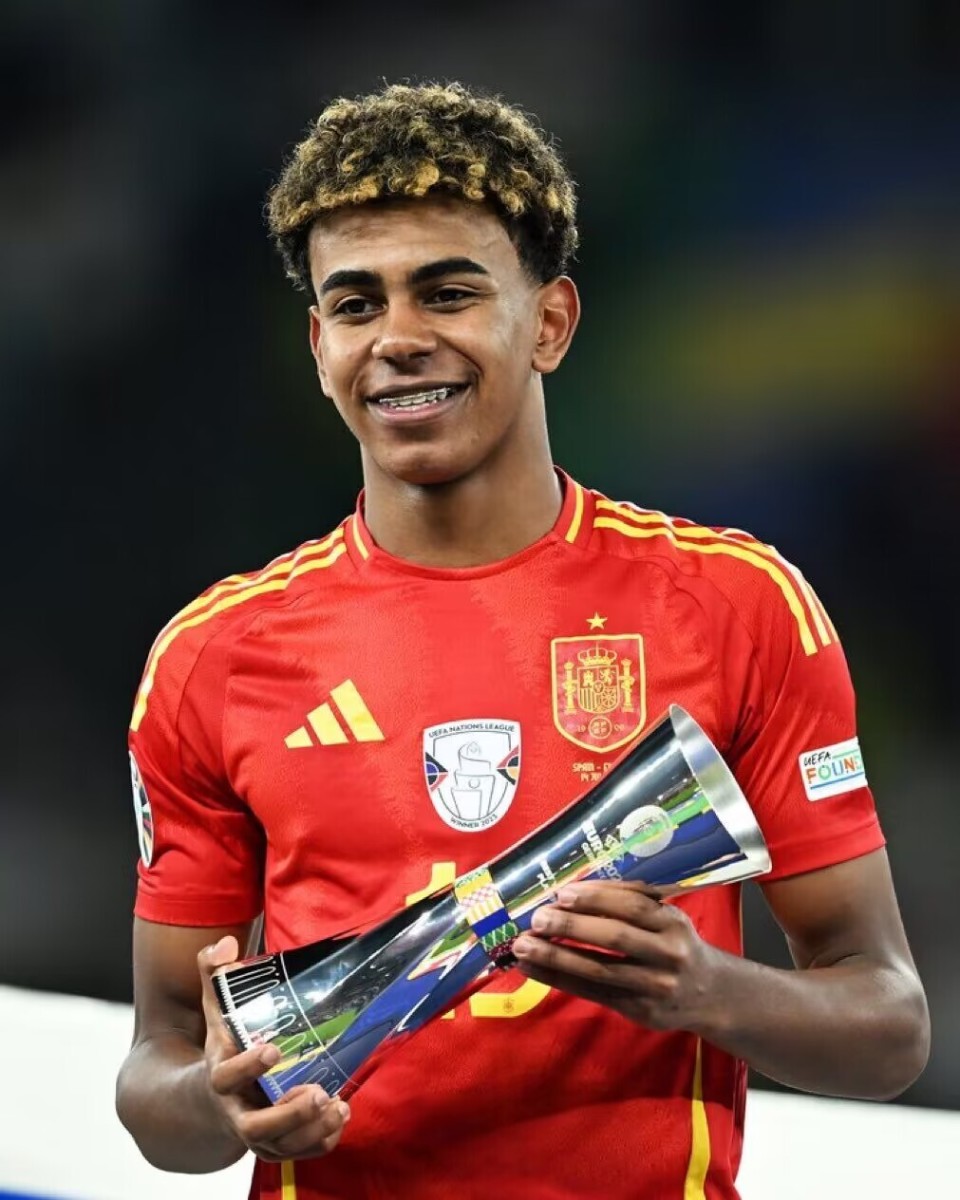 北京女排17岁副攻金佳宝排超首秀表现亮眼（北京女排17岁新星金佳宝排超处子秀惊艳全场）