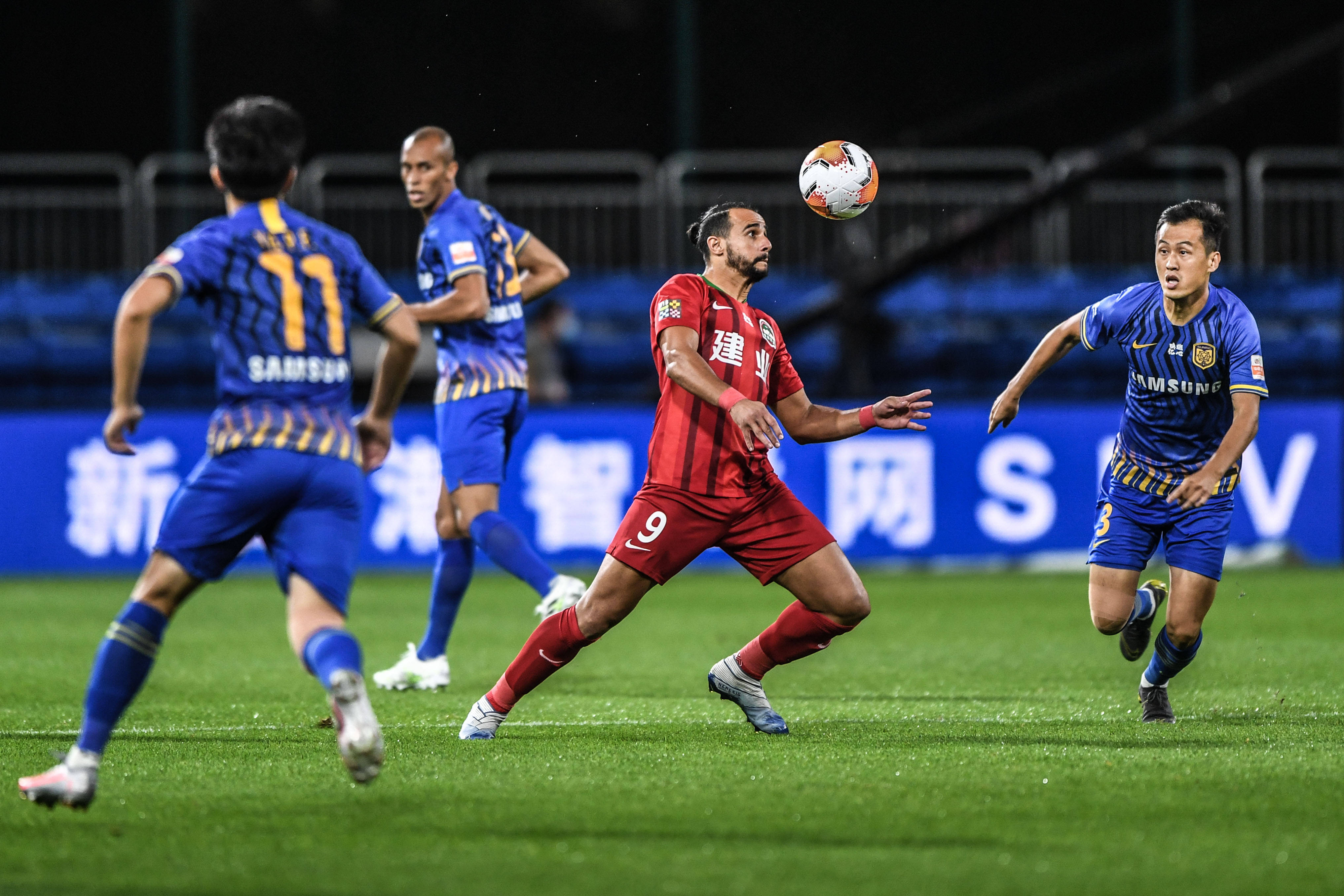 不差钱，阿联酋足协提供5架专机拉球迷去客场看世预赛（豪气出手！阿联酋足协派出5架专机送球迷赴客场看世预赛）