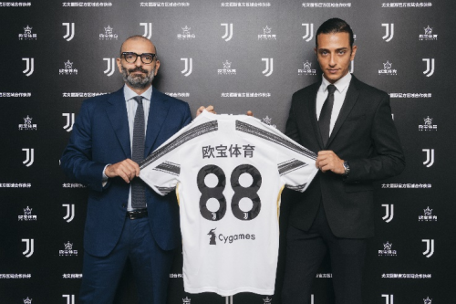 一齐登场！齐达内中国风亮相FC嘉年华，传奇卡重磅揭晓！（齐达内以中国风现身FC嘉年华，传奇卡震撼发布！）