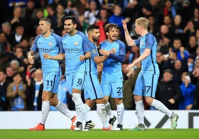 萨索洛前锋皮纳蒙蒂比赛时家中失窃，事发时孩子和保姆在家里（萨索洛前锋皮纳蒙蒂比赛期间家遭窃，孩子与保姆当时在家）