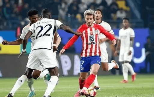 东北人冰雪上玩出花样，骑行健身与躺平同乐