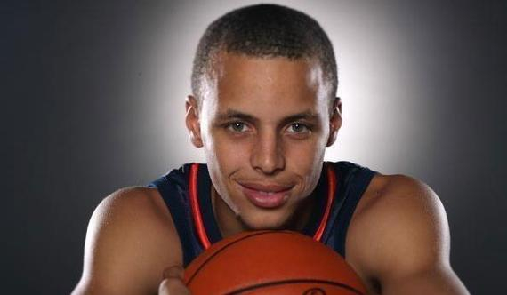 拉卡泽特回到酋长球场，观看并解说枪手对阵拜仁的比赛（拉卡泽特重返酋长，现场解说阿森纳大战拜仁）